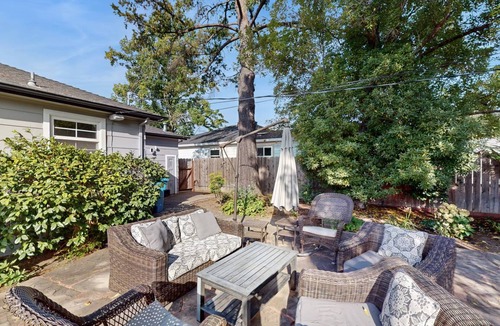 Junior College Neighborhood Association House | 107 m² House ∙ 2 bedrooms ∙ 4 guests