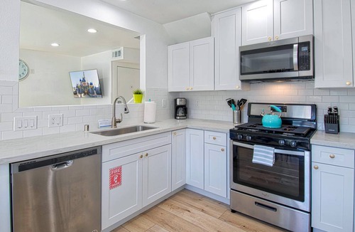 Hermosa Village Condo | 108 m² Condo ∙ 3 bedrooms ∙ 9 guests