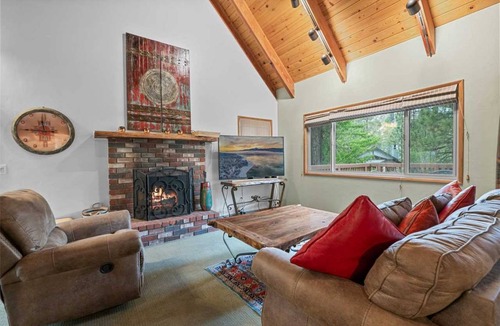 Fox Farm Cabin | 109 m² Cabin ∙ 2 bedrooms ∙ 6 guests