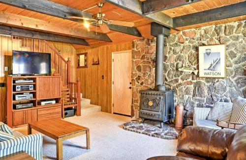 Christmas Valley House | 11 Mi to Ski Resorts! Lake Tahoe Gem with Pool Table