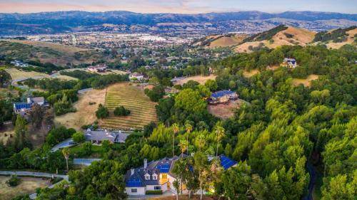 Morgan Hill Bed & Breakfast | 111 m² Bed and breakfast ∙ 2 bedrooms ∙ 6 guests