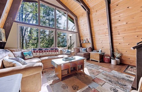 Fish Camp Cabin | 112 m² Cabin ∙ 2 bedrooms ∙ 6 guests