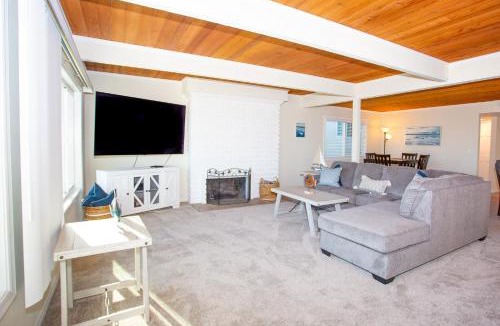 Balboa Peninsula House | 1121 E Balboa Blvd B