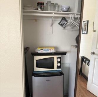 West Hollywood Bed & Breakfast | 1140 Alta Loma