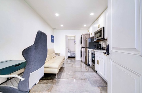 Santa Ana Apartment | 114C - Golden Trim - Downtown Digs