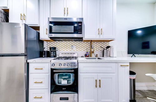 Santa Ana Apartment | 114C - Golden Trim - Downtown Digs
