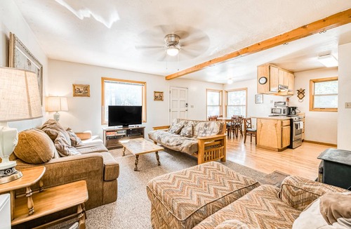 West Village Cabin | 116 m² Cabin ∙ 4 bedrooms ∙ 8 guests