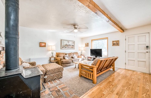 West Village Cabin | 116 m² Cabin ∙ 4 bedrooms ∙ 8 guests