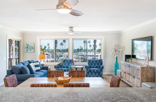 Balboa Peninsula Condo | 116 m² Condo ∙ 3 bedrooms ∙ 8 guests