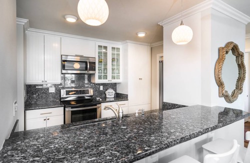 Balboa Peninsula Condo | 116 m² Condo ∙ 3 bedrooms ∙ 8 guests