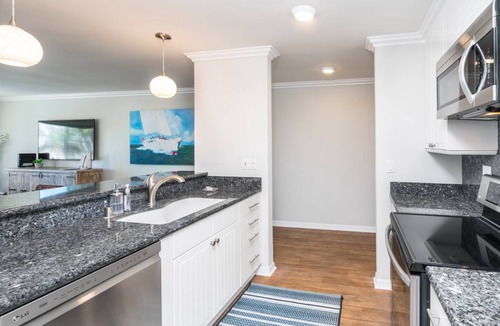 Balboa Peninsula Condo | 116 m² Condo ∙ 3 bedrooms ∙ 8 guests