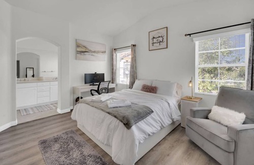 Tustin Condo | 116 m² Condo ∙ 2 bedrooms ∙ 4 guests