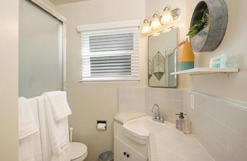 Balboa Island House | 118 Emerald Ave B