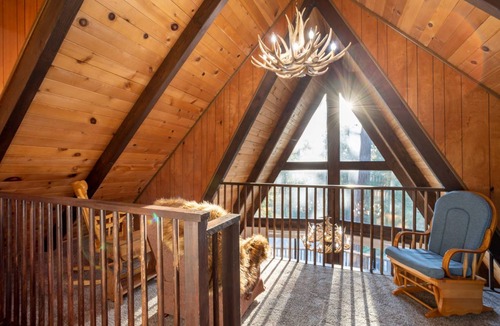 Moonridge House | 118 m² House ∙ 3 bedrooms ∙ 6 guests