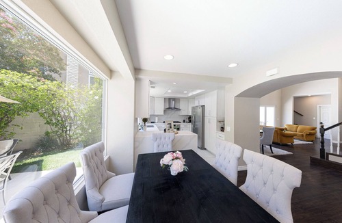 Orange House | 12 Mi to Disneyland! Sleek Suburban Home