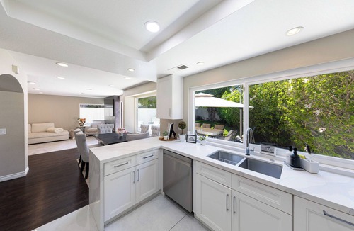 Orange House | 12 Mi to Disneyland! Sleek Suburban Home