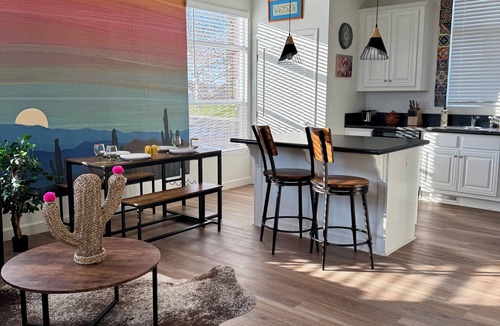 Norwalk House | 12 miles to Disneyland Steps to Sports Park Central location to Beaches & City