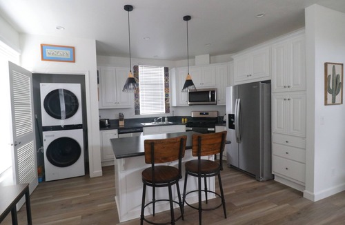 Norwalk House | 12 miles to Disneyland Steps to Sports Park Central location to Beaches & City