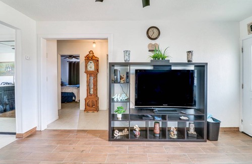 Palmdale House | 120 m² House ∙ 3 bedrooms ∙ 6 guests