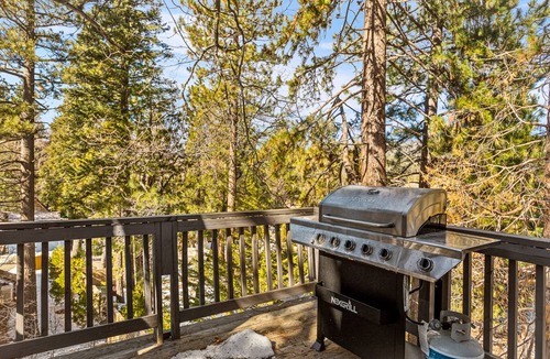 Arrowbear Lake Cabin | 124 m² Cabin ∙ 3 bedrooms ∙ 6 guests