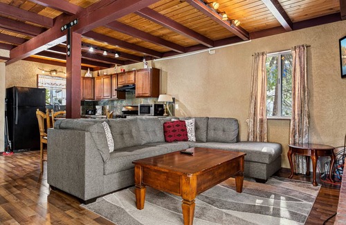 Arrowbear Lake Cabin | 124 m² Cabin ∙ 3 bedrooms ∙ 6 guests
