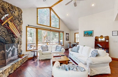 Cedar Glen House | 125 m² House ∙ 3 bedrooms ∙ 6 guests