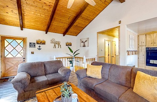 Crestline Cabin | 127 m² Cabin ∙ 3 bedrooms ∙ 8 guests