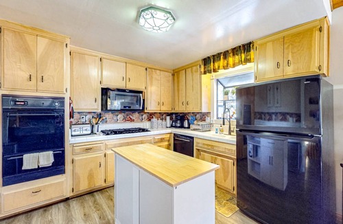 Crestline Cabin | 127 m² Cabin ∙ 3 bedrooms ∙ 8 guests