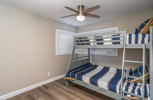 Balboa Island House | 129 Opal Ave B