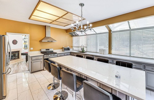 Corona House | 13 Mi to Dtwn Riverside: SoCal Family Home!
