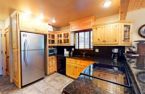 Fish Camp Cabin | 130 m² Cabin ∙ 3 bedrooms ∙ 8 guests