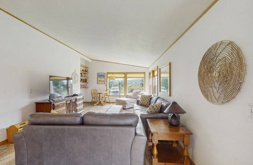 Loleta House | 130 m² House ∙ 3 bedrooms ∙ 6 guests