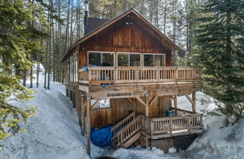 Big Creek Cabin | 139 m² Cabin ∙ 3 bedrooms ∙ 12 guests