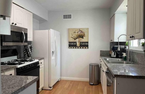 North Central House | 14-Min Walk to Rose Bowl-Centrally located-Safen