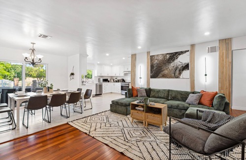 Reseda House | 14 ppl Estate w/Pool. Near Universal Studios!