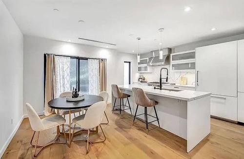 West Hollywood House | 1408 N Poinsettia Pl