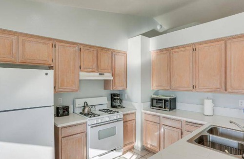 Victorville House | 147 m² House ∙ 3 bedrooms ∙ 6 guests