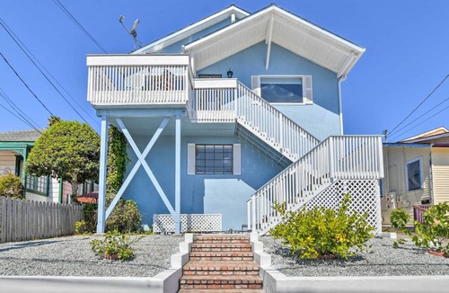 Downtown Monterey Apartment | 148 m² Apartment ∙ 3 bedrooms ∙ 8 guests