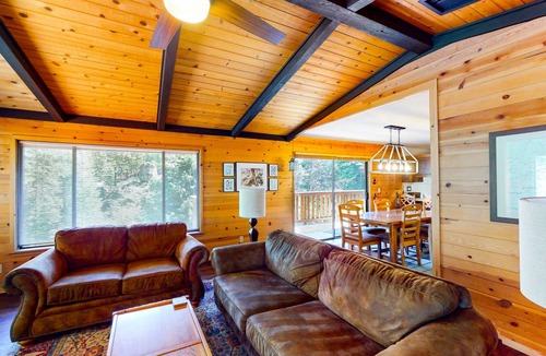 Fish Camp Cabin | 149 m² Cabin ∙ 3 bedrooms ∙ 10 guests