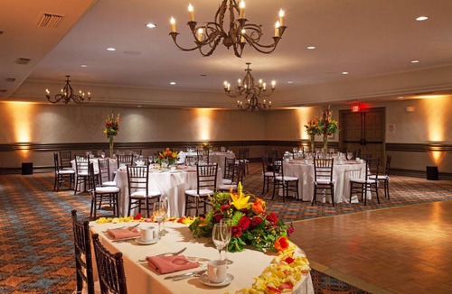 Oxnard Shores Hotel | 149 m² Hotel ∙ 2 bedrooms ∙ 127 guests