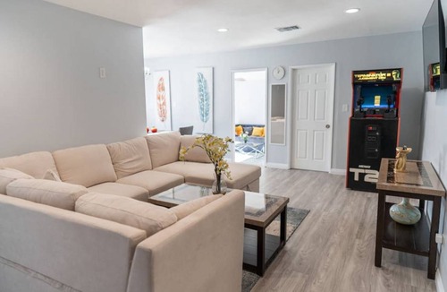 Northwest Anaheim House | 149 m² House ∙ 5 bedrooms ∙ 13 guests