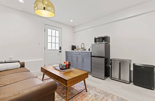 Bayview House | 15-Min to Moscone | Work Table | Modern Setting