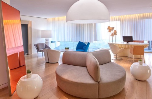 West Hollywood Hotel | 151 m² Hotel ∙ 127 guests