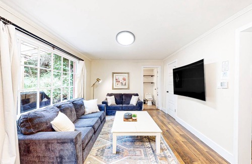 Humboldt Hill Cabin | 154 m² Cabin ∙ 2 bedrooms ∙ 7 guests