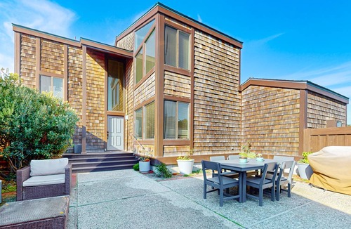 Castroville House | 155 m² House ∙ 3 bedrooms ∙ 6 guests