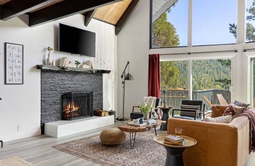 Crestline House | 157 m² House ∙ 3 bedrooms ∙ 8 guests