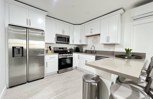 Santa Ana Apartment | ❤ 15min→Disneyland❤10min→Airport❤Parking❤ HBO Max❤