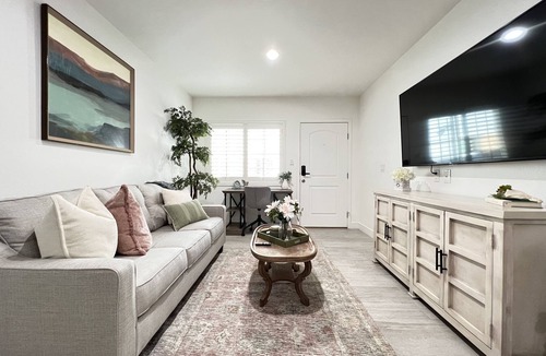 Santa Ana Apartment | ❤ 15min→Disneyland❤10min→Airport❤Parking❤ HBO Max❤