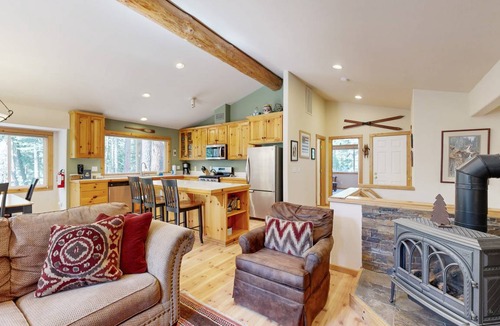 Tahoma House | 160 m² House ∙ 3 bedrooms ∙ 6 guests