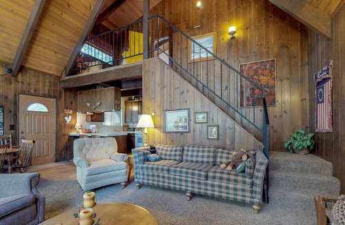 Cedar Glen House | 161 m² House ∙ 3 bedrooms ∙ 10 guests
